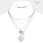 Collar Plateado Multilayer con Dijes de Corazón