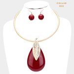 Collar Choker Dorado con Dije de Gota Roja Acrílico