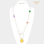 Collar Largo Dorado con Formas Acrílicas de Colores