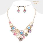 Collar Statement Dorado con Cuadritos de Colores