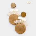 Aretes Largos en Madera y Acrílico Blanco