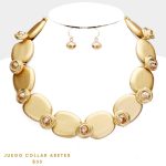 Collar de Madera Ovalada Dorada y Cristales