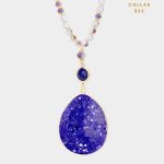 Collar Largo de Cristales Claros y Dije de Piedra Azul