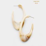 Aretes Argollas Ovaladas en Acrílico Semi Abiertas Crema