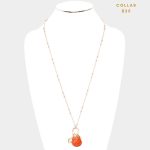 Collar Largo Dorado con Multi Dijes y Piedra Naranja