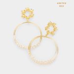 Aretes Dorados Redondos con Detalles en Perlitas