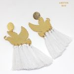 Aretes Statement Paloma Dorada Tassel Blanco