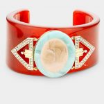 Brazalete Cuff Statement Acrílico con Detalles en Cristales